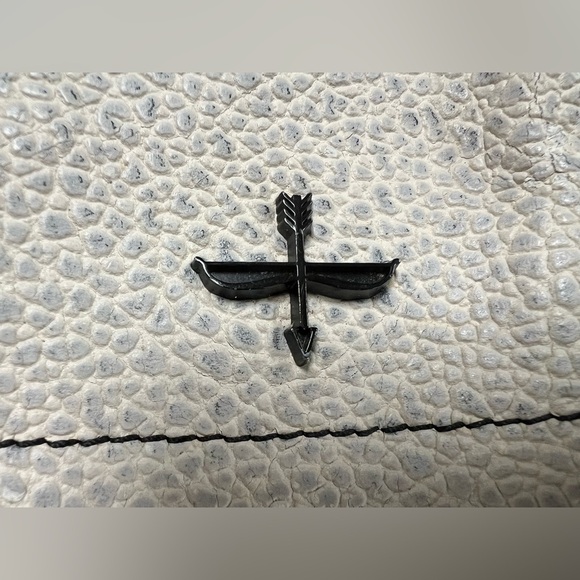 Pour La Victoire Leather Crossbody Bag - Picture 2 of 12